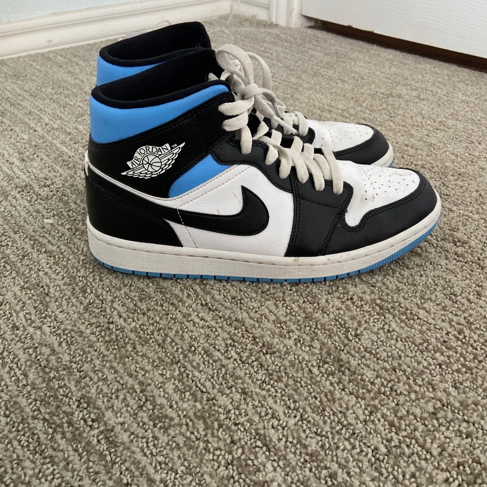 Air jordan 1s and a free Nike bag